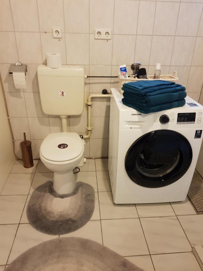4 Sterne Souterrain Apartment Alt-Mariendorf เบอร์ลิน ภายนอก รูปภาพ