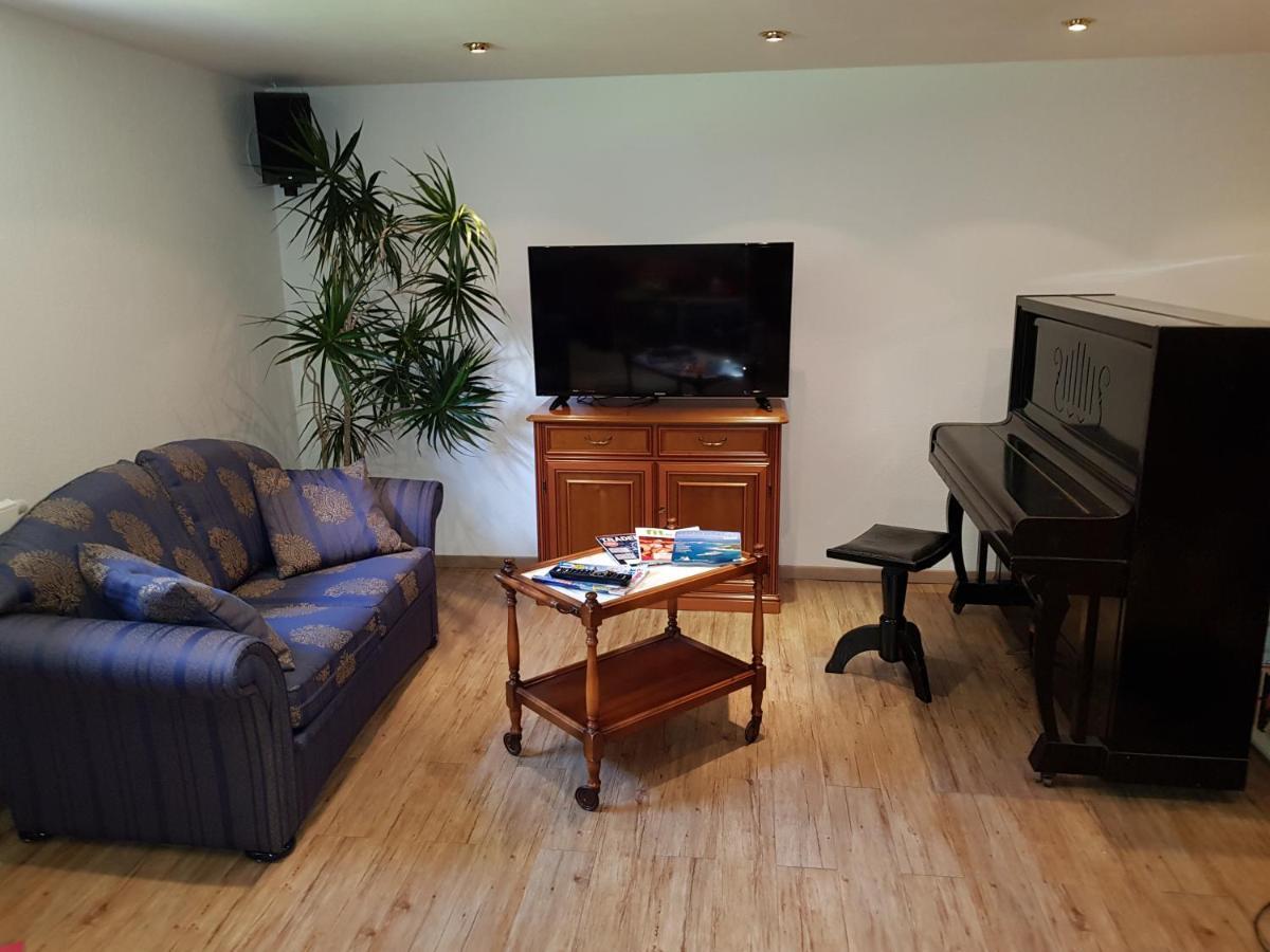 4 Sterne Souterrain Apartment Alt-Mariendorf เบอร์ลิน ภายนอก รูปภาพ